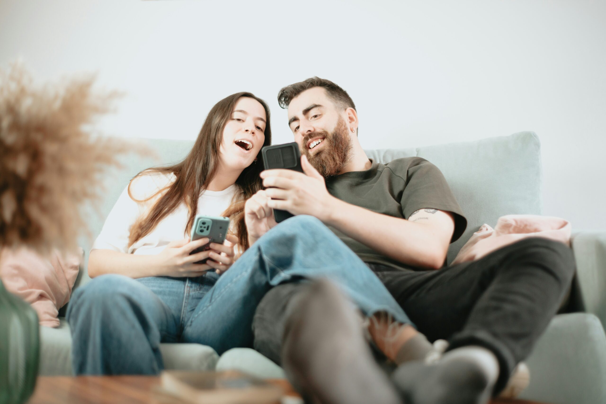 The Role of Technology in Maintaining Healthy Relationships