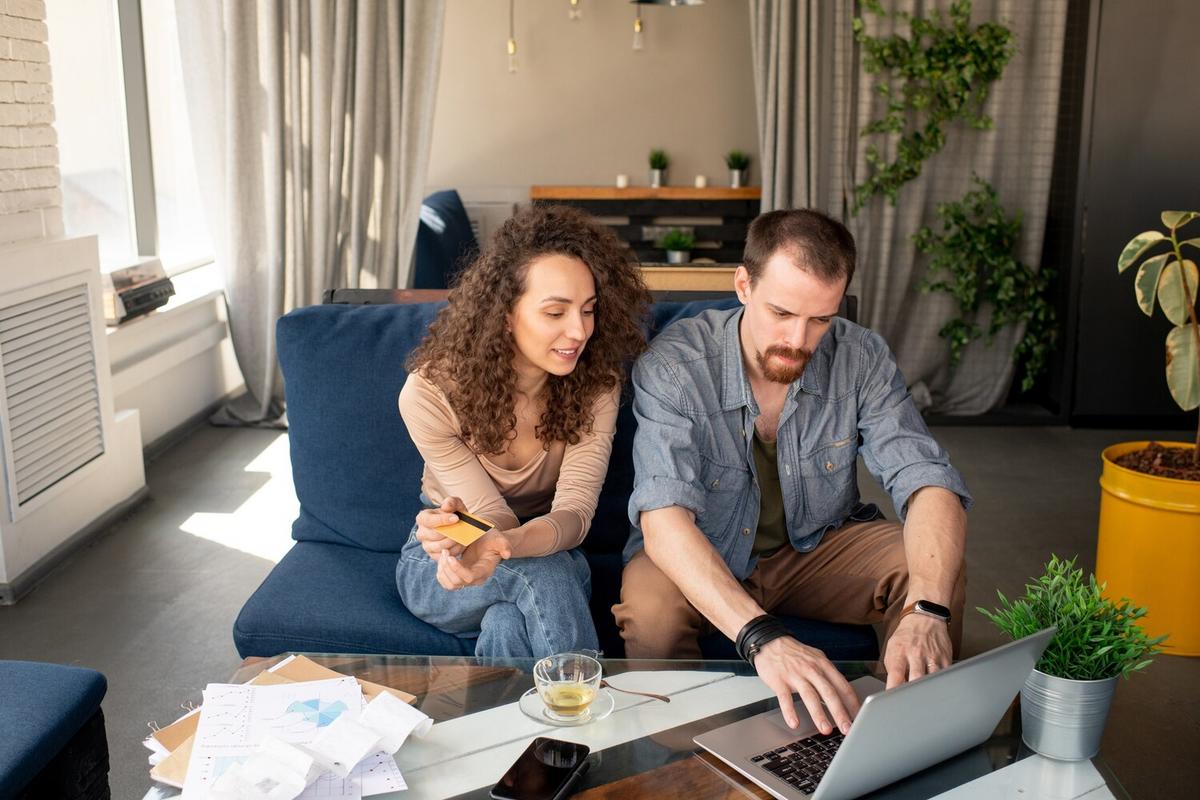 Financial Transparency: Navigating Money Talks in Relationships