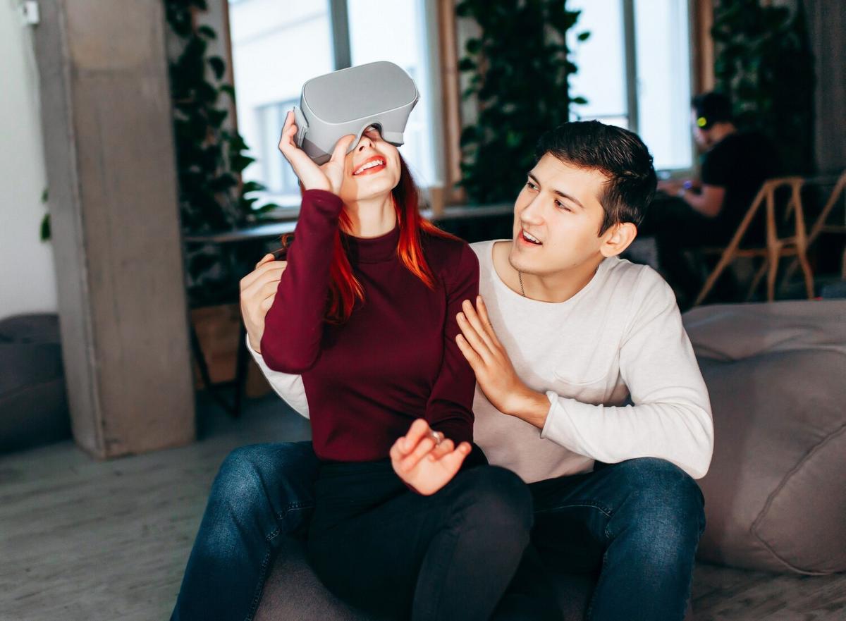How Virtual Reality is Revolutionizing Online Dating